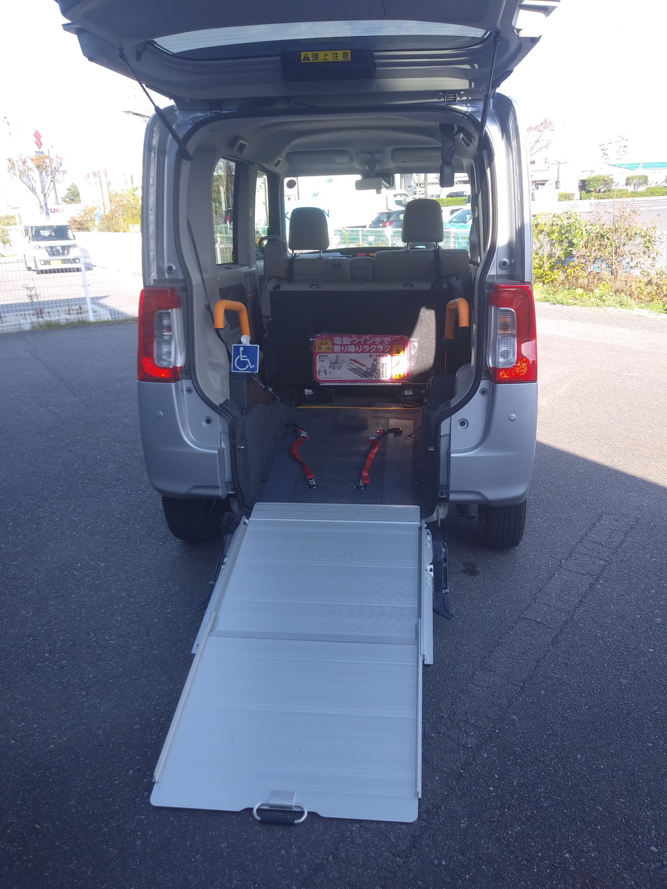 タント福祉車 左後ろななめから